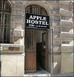 hostel-apple-i-prag-indgang